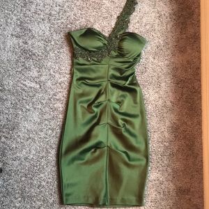 Cache formal dress